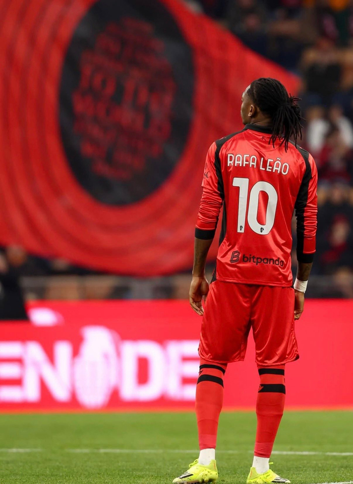 华体会app官网入口-米兰与莱奥续约谈判未达一致，薪资维持500万欧+200万奖金|AC米兰|拉斐尔-达-席尔瓦|拉斐尔·莱奥|莱奥-席尔瓦|ac米兰_新浪体育_新浪新闻